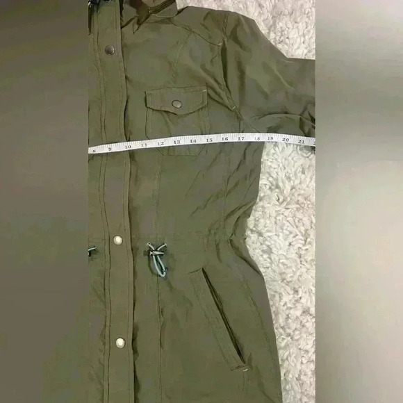 L.L. Bean Luna Women's Windbreaker Rain Jacket With Hood - Picture 10 of 16